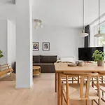 Spacious 2br Inner For 6 People Apartment *